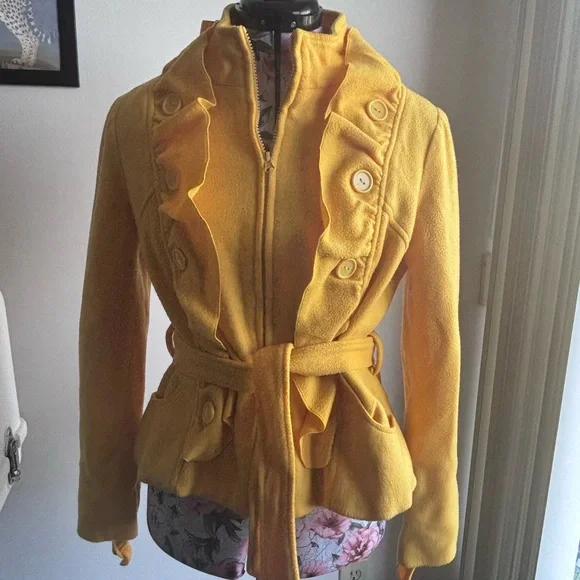Yellow Ruffled Jacket - Picture 5 of 8